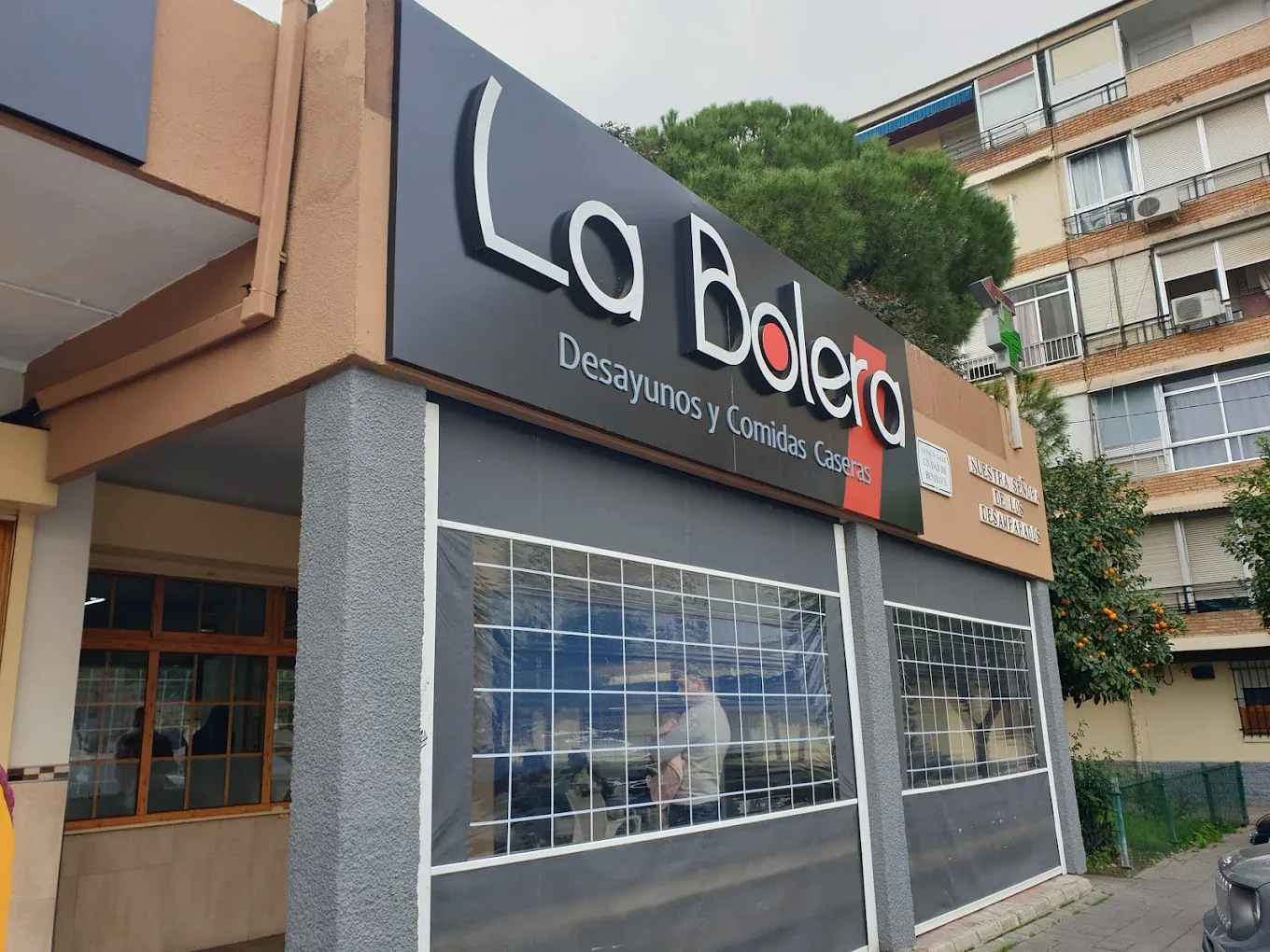 Fachada de Bar La Bolera en Parque Alcosa Sevilla